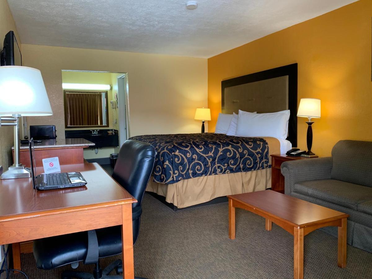 Americas Best Value Inn Forest Exterior foto