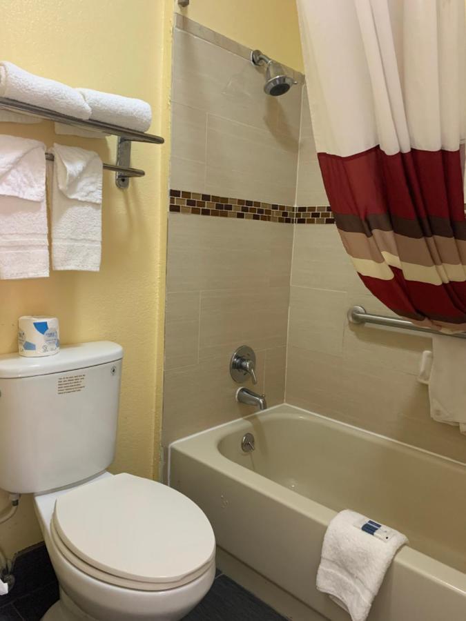 Americas Best Value Inn Forest Exterior foto