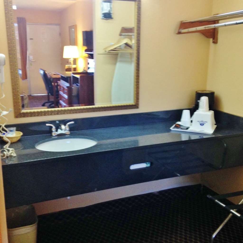 Americas Best Value Inn Forest Habitación foto