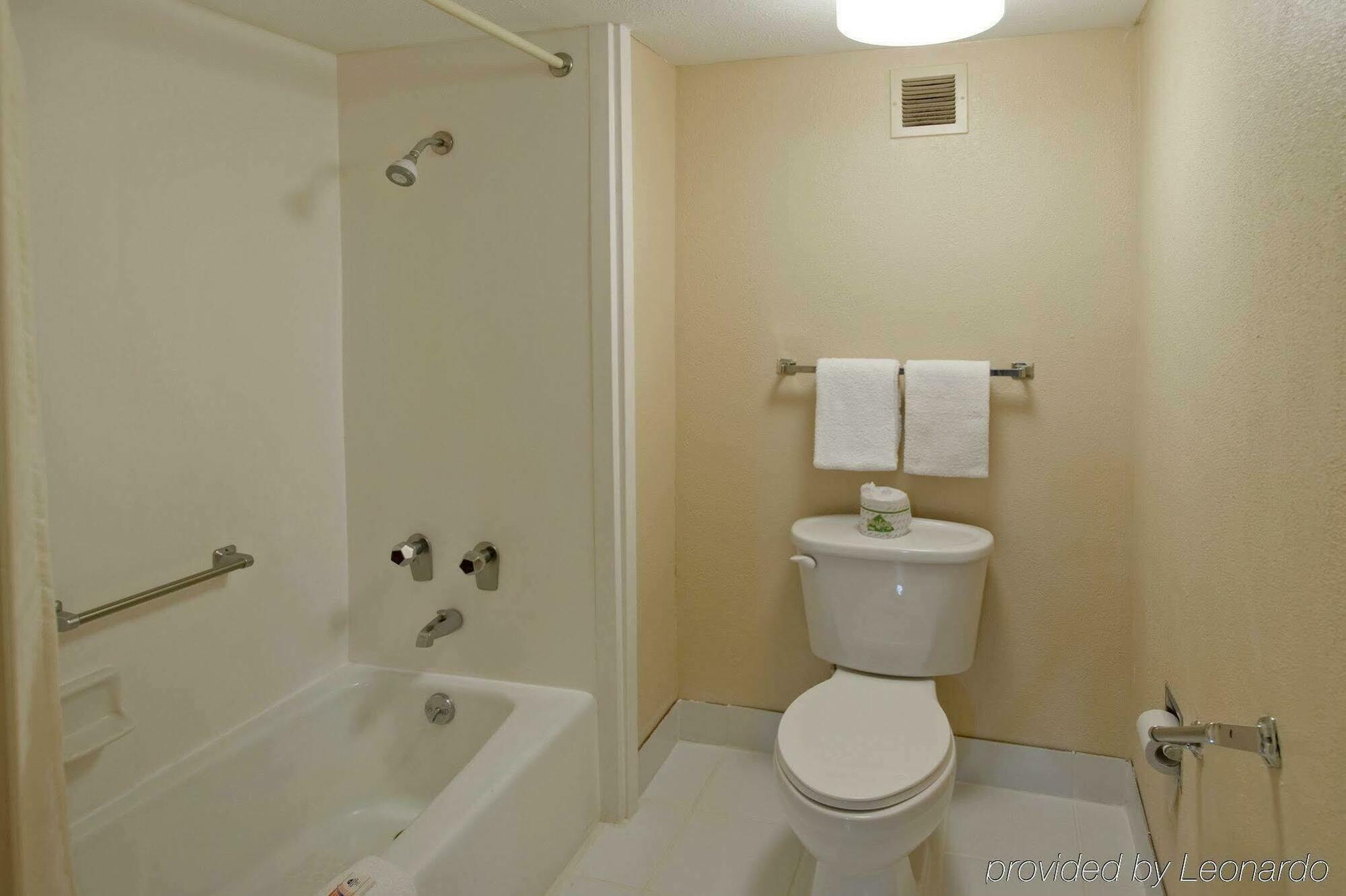 Americas Best Value Inn Forest Exterior foto